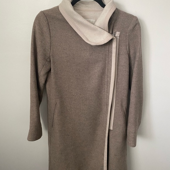 Babaton Oatmeal Grey Coat - Picture 3 of 3